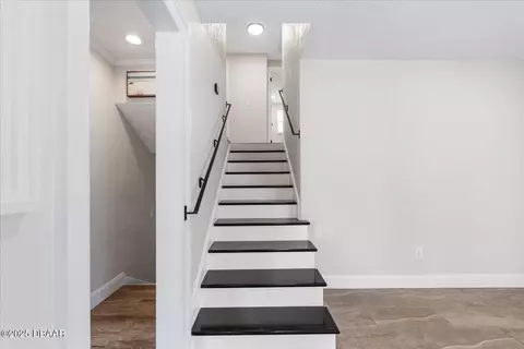 Entry Way - 40 Juniper Dr, Ormond Beach, FL 32176 photo 3 of 3