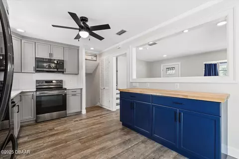 Kitchen - 40 Juniper Dr, Ormond Beach, FL 32176 photo 4 of 5