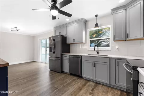 Kitchen - 40 Juniper Dr, Ormond Beach, FL 32176 photo 3 of 5