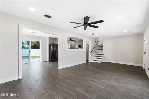 Living - 40 Juniper Dr, Ormond Beach, FL 32176 photo 2 of 4