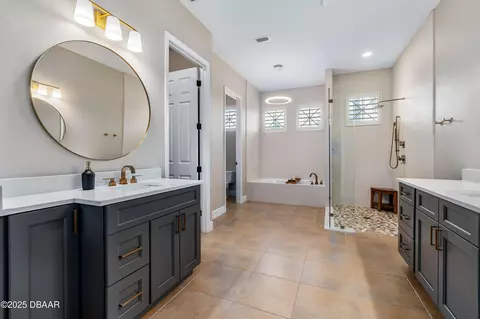Bath - 1066 Hampstead Ln, Ormond Beach, FL 32174 photo 1 of 7