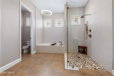Bath - 1066 Hampstead Ln, Ormond Beach, FL 32174 photo 2 of 7