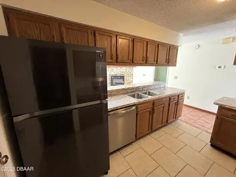 Kitchen - 156 Riverwalk Ct, Ormond Beach, FL 32176 photo 2 of 2