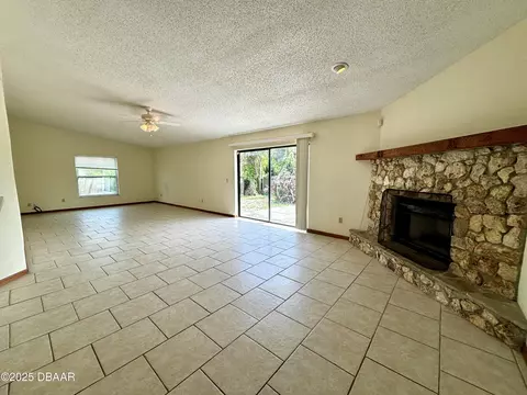 Living - 156 Riverwalk Ct, Ormond Beach, FL 32176 photo 2 of 3