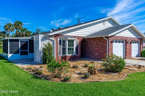 102 Woodbridge Cir S, Daytona Beach, FL 32119