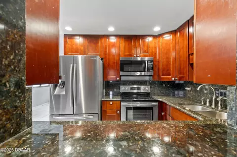 Kitchen - 10 Alamanda Dr, Ormond Beach, FL 32176 photo 6 of 6