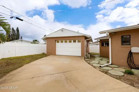 Exterior - 10 Alamanda Dr, Ormond Beach, FL 32176 photo 3 of 6