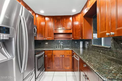 Kitchen - 10 Alamanda Dr, Ormond Beach, FL 32176 photo 2 of 6