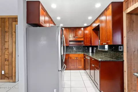 Kitchen - 10 Alamanda Dr, Ormond Beach, FL 32176 photo 1 of 6