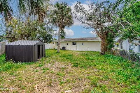 Exterior - 59 Alamanda Dr, Ormond Beach, FL 32176 photo 4 of 5
