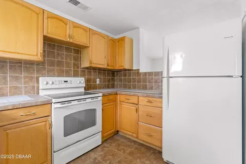 Kitchen - 59 Alamanda Dr, Ormond Beach, FL 32176 photo 1 of 3