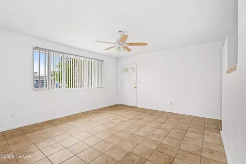 Living - 59 Alamanda Dr, Ormond Beach, FL 32176 photo 3 of 4