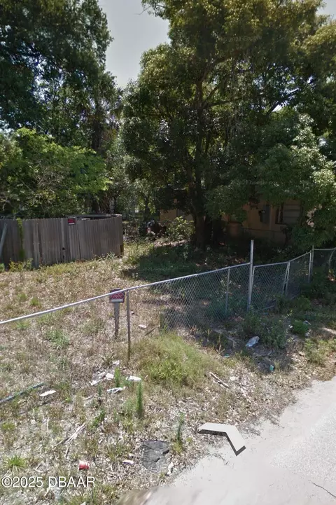 551 Spruce St, Daytona Beach, FL 32114