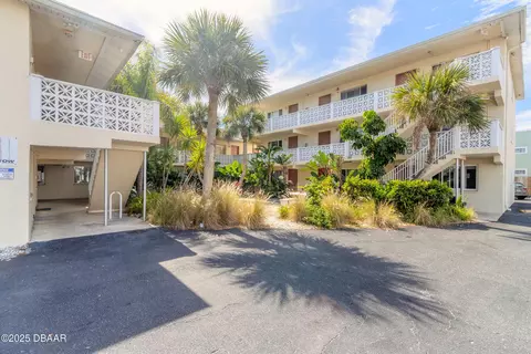 102 S Peninsula Dr #201, Daytona Beach, FL 32118