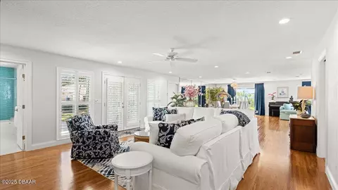 Living - 3124 John Anderson Dr, Ormond Beach, FL 32176 photo 2 of 6