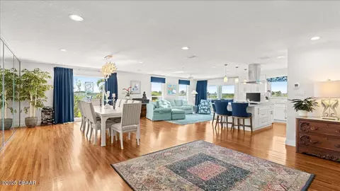 Dining - 3124 John Anderson Dr, Ormond Beach, FL 32176 photo 2 of 3