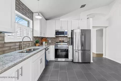 Kitchen - 25 Reflections Village Dr, Ormond Beach, FL 32174 photo 4 of 4