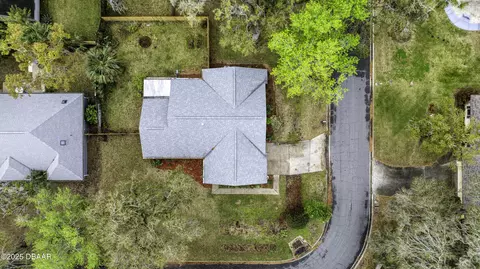 794 Victoria Cir E, Ormond Beach, FL 32174 photo 2