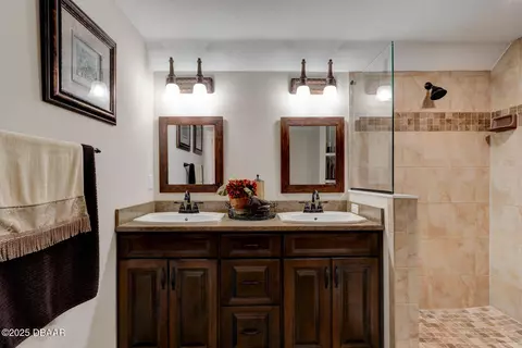 Bath - 174 Coleman St, Edgewater, FL 32141 photo 4 of 4