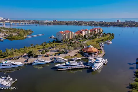 732 Marina Point Dr, Daytona Beach, FL 32114