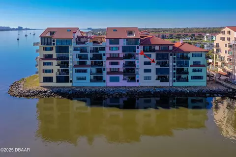 732 Marina Point Dr, Daytona Beach, FL 32114