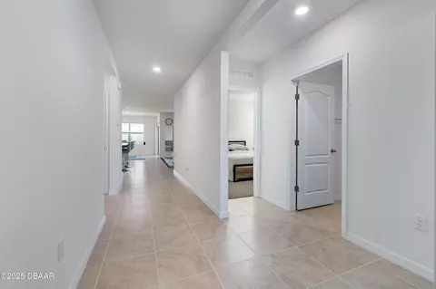 Entry Way - 1314 Middle Lake Dr, Ormond Beach, FL 32174 photo 2 of 5