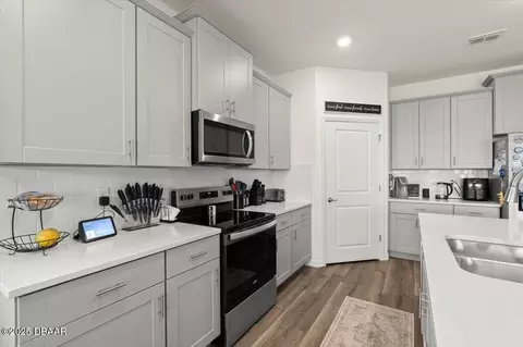 Kitchen - 322 E Merimont Ln, Ormond Beach, FL 32174 photo 3 of 5