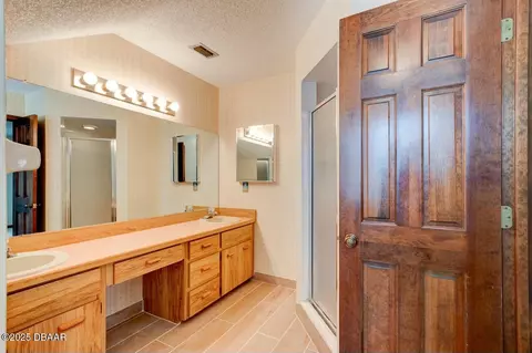 Bath - 26 Silver Fox Trl, Ormond Beach, FL 32174 photo 2 of 6