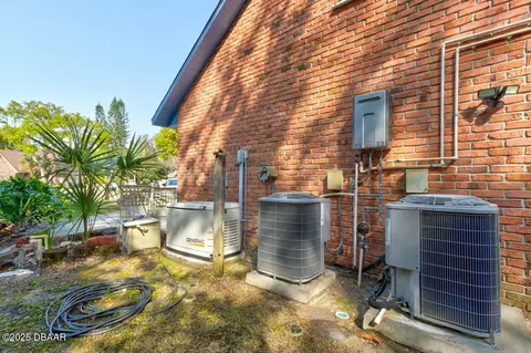Exterior - 26 Silver Fox Trl, Ormond Beach, FL 32174 photo 7 of 9