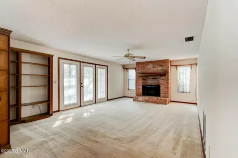 Living - 26 Silver Fox Trl, Ormond Beach, FL 32174 photo 5 of 7