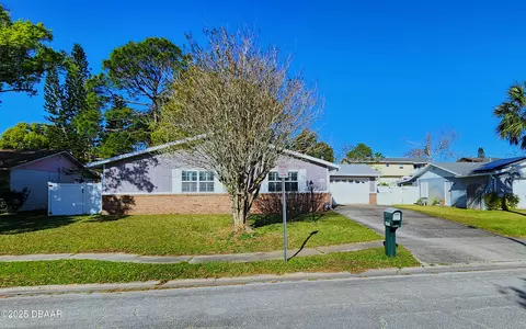 1659 E Shangri La Dr, Daytona Beach, FL 32119