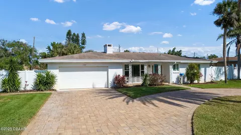 1130 Jacaranda Ave, Daytona Beach, FL 32118