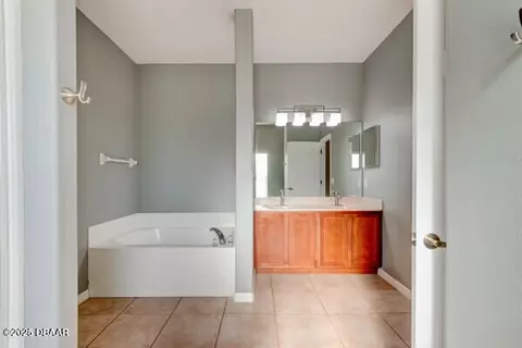 Bath - 117 Mariners Gate Ct, Edgewater, FL 32141 photo 3 of 4