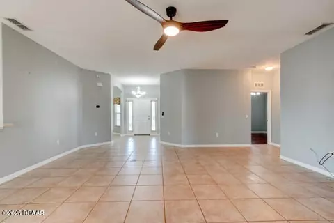 Living - 117 Mariners Gate Ct, Edgewater, FL 32141 photo 4 of 5