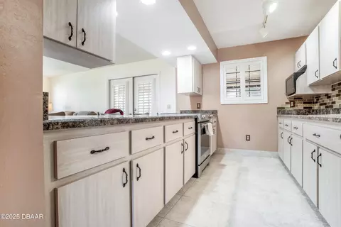 Kitchen - 15 Cypress View Trl, Ormond Beach, FL 32174 photo 3 of 6