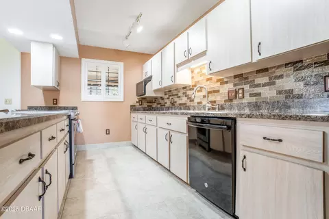 Kitchen - 15 Cypress View Trl, Ormond Beach, FL 32174 photo 1 of 6