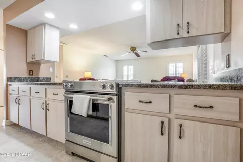 Kitchen - 15 Cypress View Trl, Ormond Beach, FL 32174 photo 5 of 6