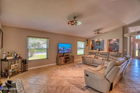 Living - 32 Stoney Ridge Ln, Ormond Beach, FL 32174 photo 2 of 4