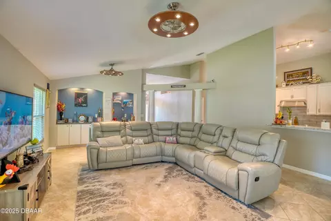 Living - 32 Stoney Ridge Ln, Ormond Beach, FL 32174 photo 3 of 4