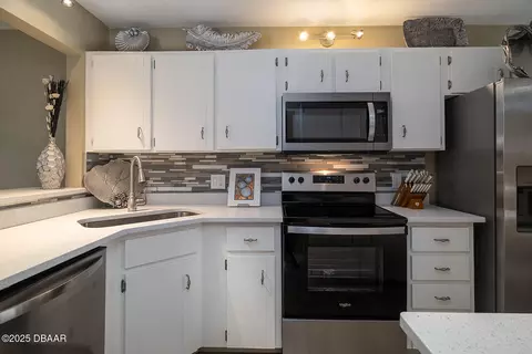 Kitchen - 130 Limewood Pl #4, Ormond Beach, FL 32174 photo 3 of 3