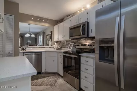Kitchen - 130 Limewood Pl #4, Ormond Beach, FL 32174 photo 2 of 3