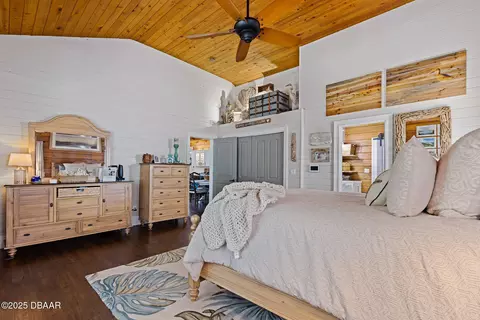 Bedroom - 2928 Oak Trl, Edgewater, FL 32141 photo 4 of 6