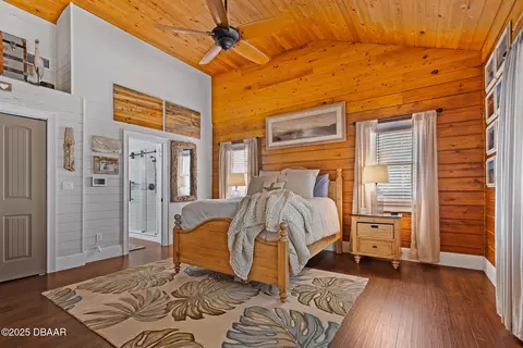 Bedroom - 2928 Oak Trl, Edgewater, FL 32141 photo 3 of 6