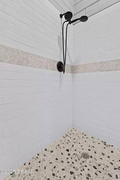 Bath - 2928 Oak Trl, Edgewater, FL 32141 photo 6 of 9