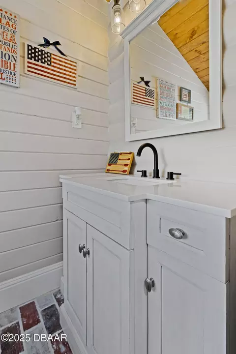Bath - 2928 Oak Trl, Edgewater, FL 32141 photo 1 of 9