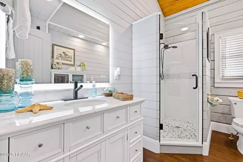 Bath - 2928 Oak Trl, Edgewater, FL 32141 photo 5 of 9