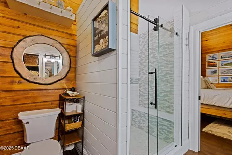 Bath - 2928 Oak Trl, Edgewater, FL 32141 photo 4 of 9