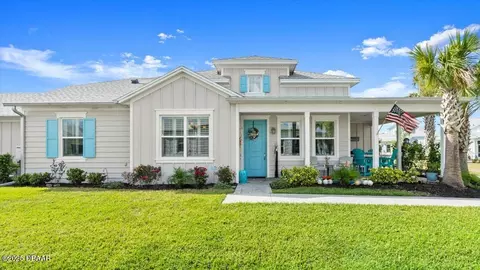 320 Parrot Ln, Daytona Beach, FL 32124