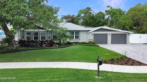 606 S Pine St, New Smyrna Beach, FL 32169