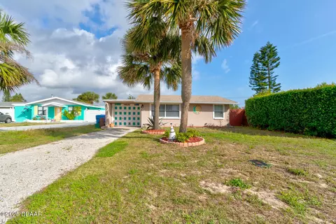 Exterior - 47 Alamanda Dr, Ormond Beach, FL 32176 photo 2 of 6